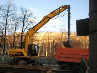 Аренда и услуги грейфера Колесный экскаватор с грейфером (12 метров) Колесный экскаватор с грейфером (12 метров)